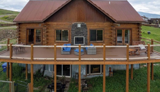 Goat Mountain Cabin: Mountain Views & Big Sky Comfort in Livingston