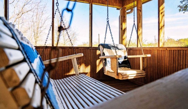 Goat-Tastic Retreat: Tub, Fire Pit, Porch & Pool