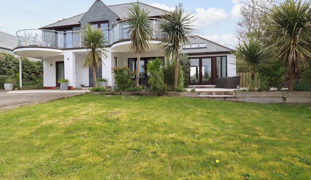 GOATSLAND, pet friendly, luxury holiday cottage in Trebetherick