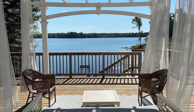 Godfrey Lakefront Getaway