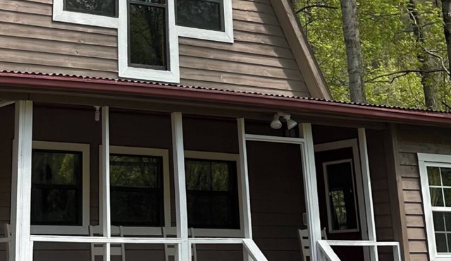 Godin's Get A Way, Creekside cabin, Relax in Murphy, NC. Close to everywhere!