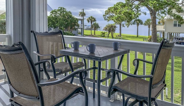 Going Coastal in Panacea, Wraparound Balcony, Bay & Marina View, Pool, NO BOATS
