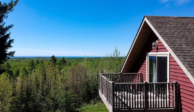 Gokotta Cottage: Cozy forest retreat with Lake Superior views