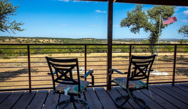 Gold & A Ranch | Scenic Country Retreat