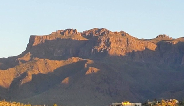 Gold Canyon Getaway - 4 bed House with Heated Pool and Stunning Mountain Vistas