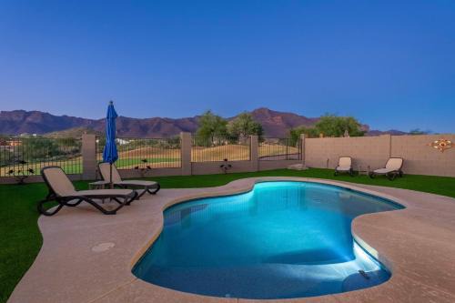 Gold Canyon Golfer's Getaway w/Scenic Views!