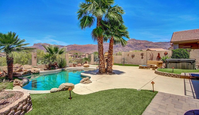 Gold Canyon home, pool , spa, views. Save money check w/us for disc specials!