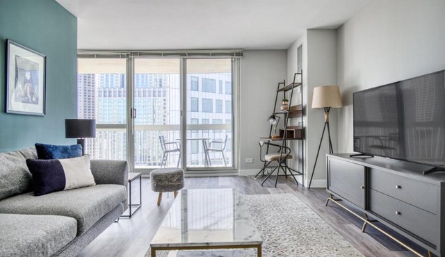 Gold Coast 1BR w Gym Terrace nr Lake the L CHI-64