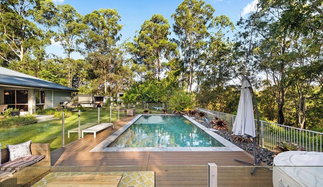 Gold Coast hinterland retreat - pool/hot tub/fire pit/tree house-pet friendly