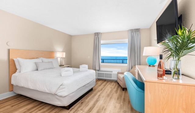 🏖️ Gold Coast Inn | Breathtaking Sunsets w/ Lake View ➠ 305