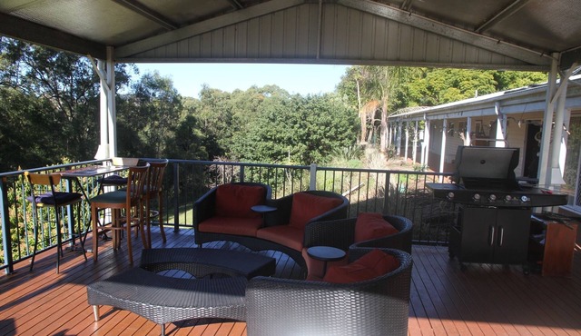 Gold Coast Riverfront 20 acres with 3 brm Accommodation