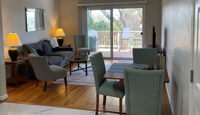 Gold Country Peaceful Setting, Comfort-Private 2 Bedroom, 1 Acre Near Shopping