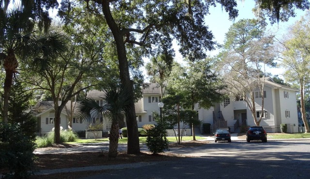 Gold Crown Luxury Condo, Our own Private beach gate, Fantastic Lagoon View