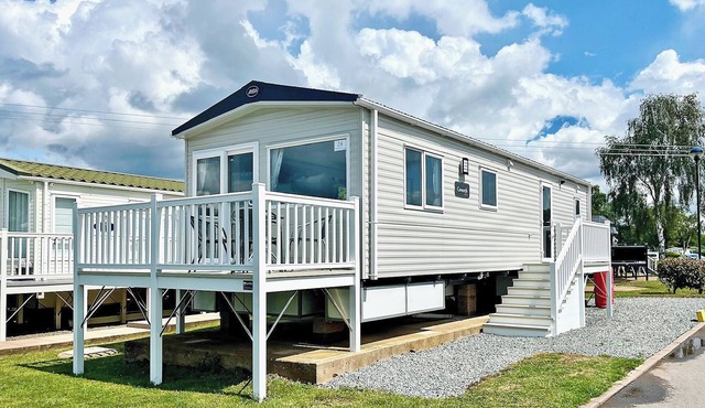 Gold Deluxe 2 Bed sleeps 6 Pet friendly