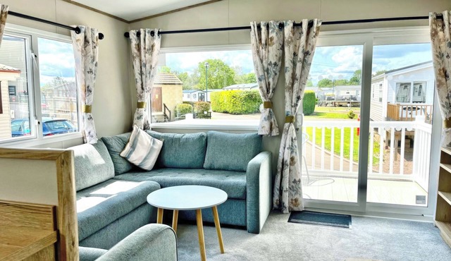 Gold Deluxe 3 Bed sleeps 8 Pet friendly