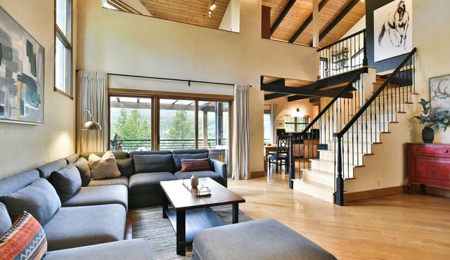 Gold Flake Terrace Home: Mountain Views, Downtown