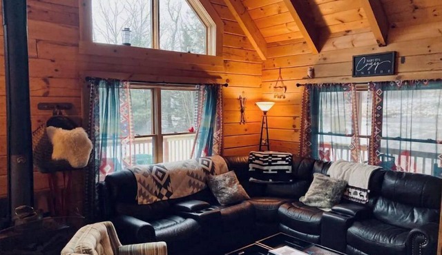 Gold Medal Family Retreat- Deck-Pvt. Hot Tub -Clubhouse Pool, Game Room