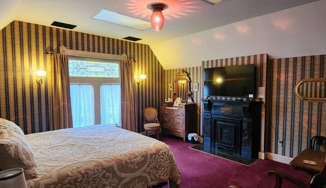 Gold Room at the Feitshans House