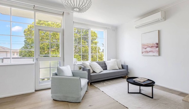 Golden Alma A Radiant Escape between City and Sand