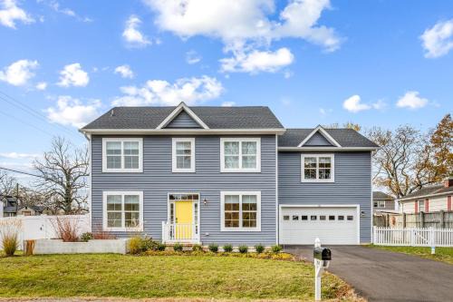 Golden Anchor Retreat Lux Living!