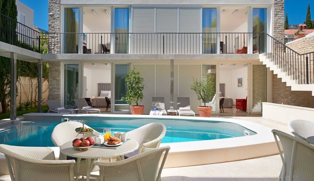 Golden Beach Villa - waterfront villa with a pool for 16 guests by MyWaycation