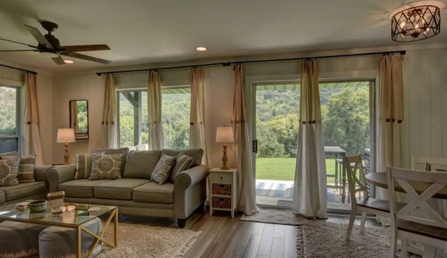 Golden Bear- lovely one bedroom with fireplace