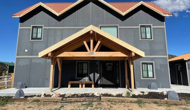 Golden Bear Luxury Chalet w/SPA on acreage