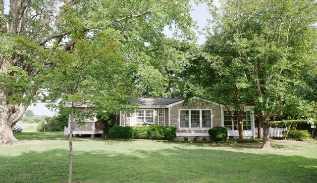 Golden Days River Cottage - Family & pet friendly, river view, water access