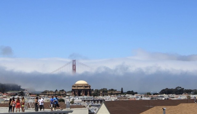 Golden Gate Bridge View and Close to Union St. Restaurants/Bars/Shops