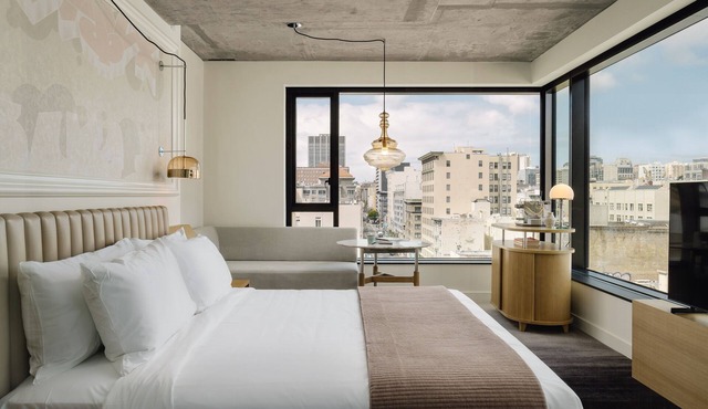 Golden Gate Getaway, Stunning Views, Central Location, Pets Are Welcome!