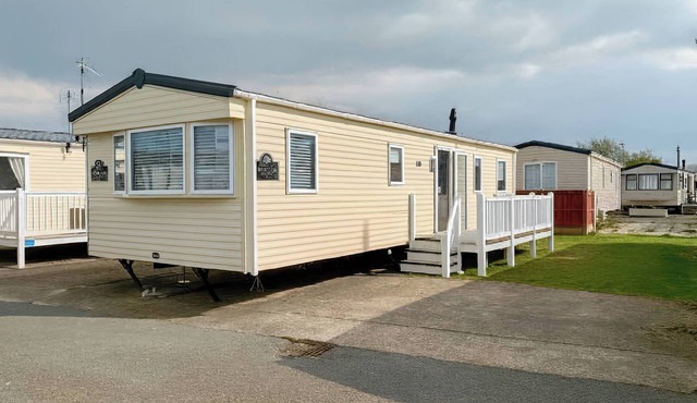 GOLDEN GATE HOLIDAY CENTRE - HOLIDAY ACCOMMODATION 19058 in Towyn
