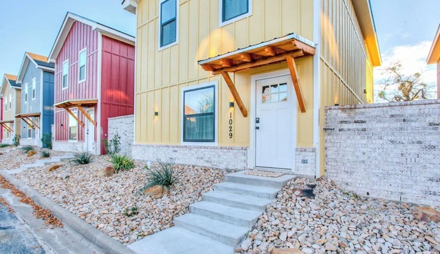 Golden Getaway is a spacious new property just one block from the river.