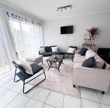 Golden Getaway, Private 3x Bedroom Home