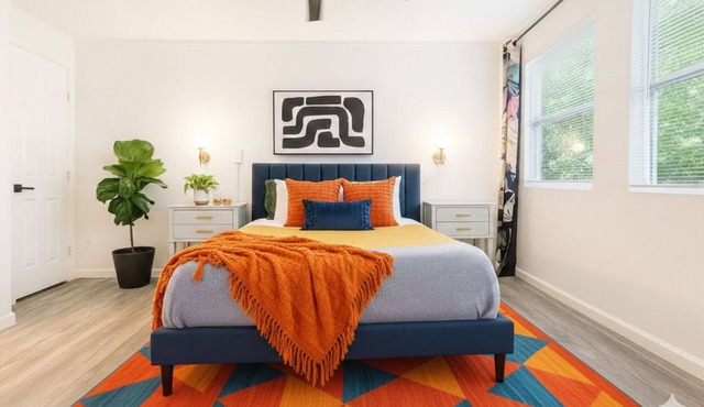 Golden Girls-Themed 3BR Family Home ❤️ Cozy Stay Near BBQ, Dining & 6th St