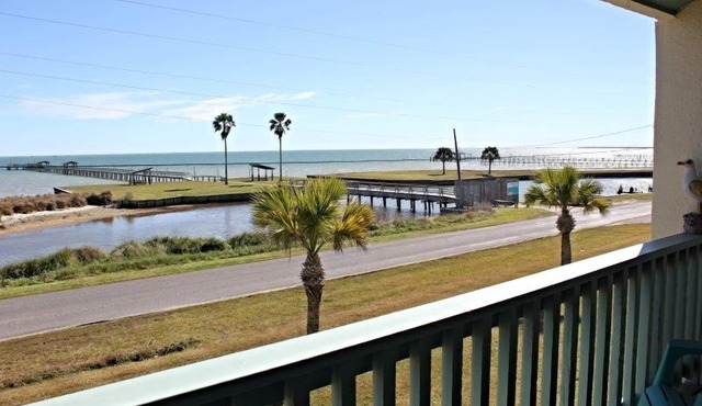 Golden Gull | Million Dollar Views & Bay Breezes