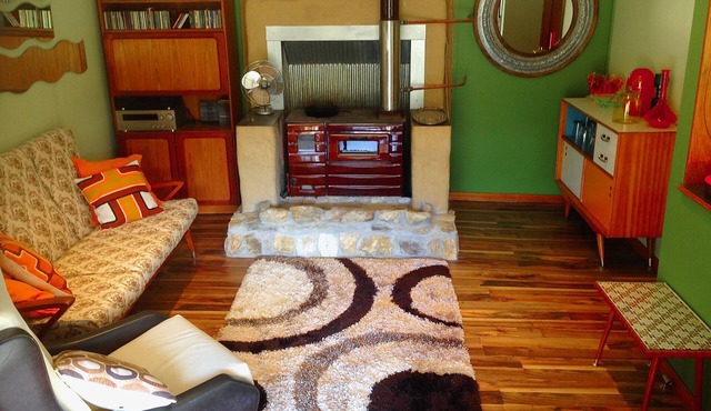 Golden Gully Cottage! - Pet friendly, Eco friendly!