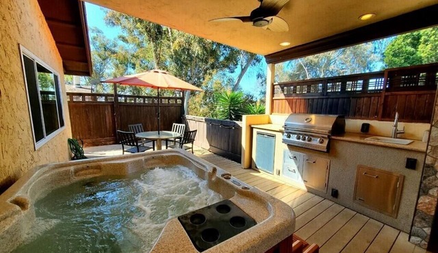 Golden Hill 2 bedroom with Hot Tub and Outdoor Shower! Stay for 30 days!