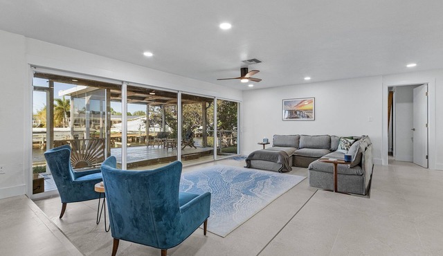 Golden Hour Getaway - Renovated Waterfront Retreat Near Downtown Fort Myers