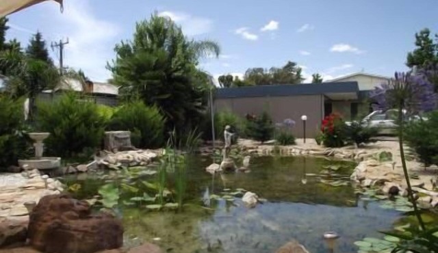 Golden Leaf Motor Inn