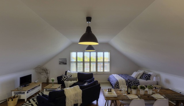 Golden Loft Retreat Loft