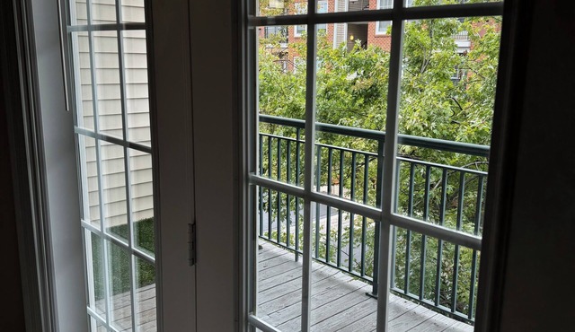 GOLDEN LUX Two-Bedrooms Two-Bath