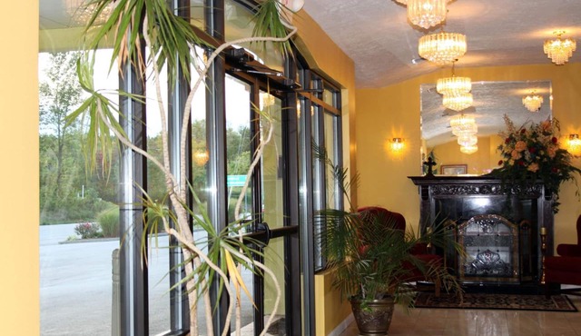 Golden Manor Inn & Suites