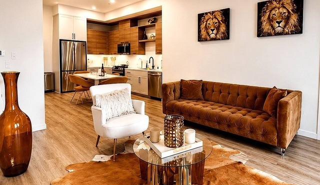 Golden One Downtown Penthouse Balcony Suite with Skyline View