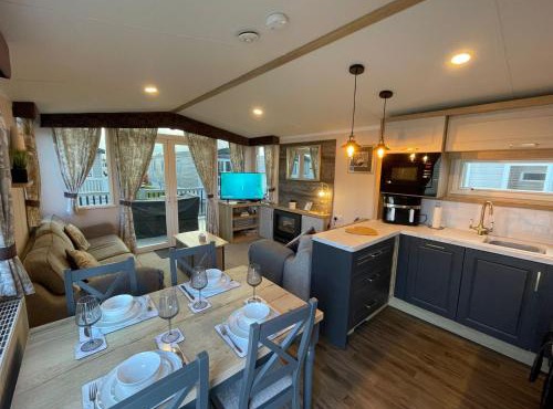 Golden Palm Resort - Bordeaux Deluxe - Coastal Caravan Breaks