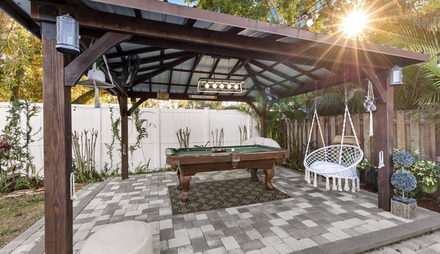 Golden Palms - Pool Billiards Firepit BBQ