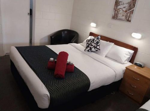 Golden Peak Motel PeakHill