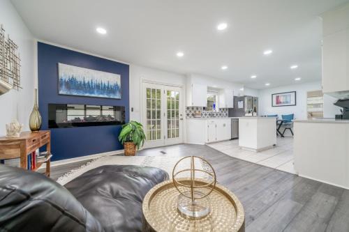 Golden Racehorse - Luxury Mid-Century Modern