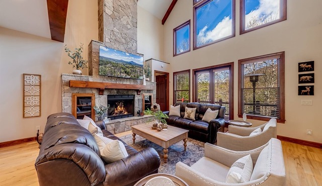 Golden Ridge Lodge- Luxury Mountain Escape in Helen, GA