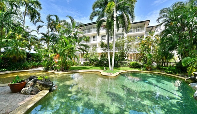 Golden Sands Beachfront Apartment Resort
