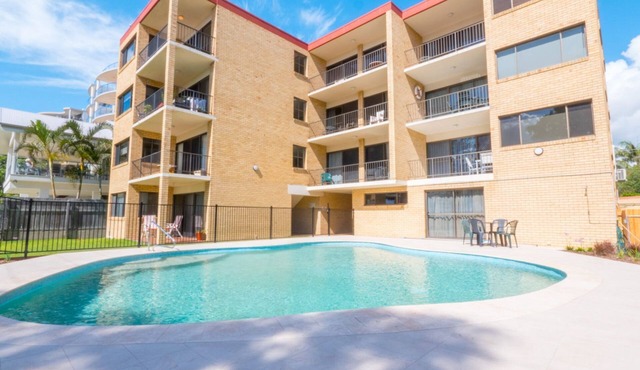 Golden Shores Unit 3, 21 Landsborough Parade